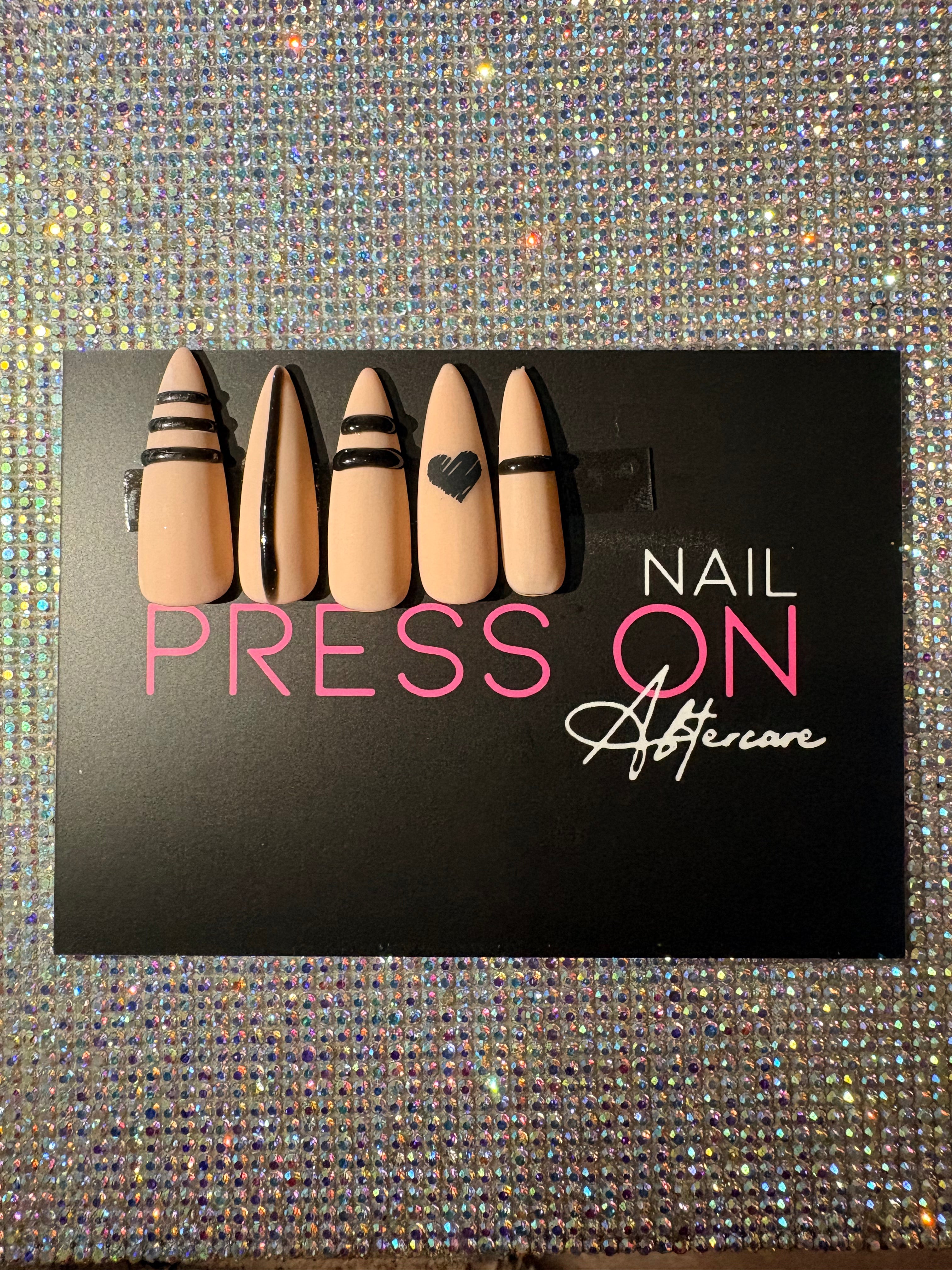 ￼Press on nails