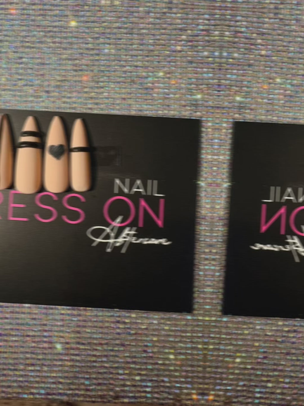 ￼Press on nails